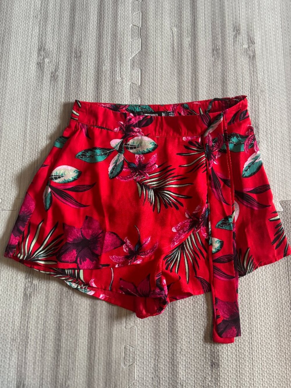 NWT Missguided Tropical Wrap Front Mini Skort